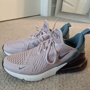 Nike Women's Air Max 270 (Size 9)
